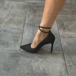 JLO Black pumps